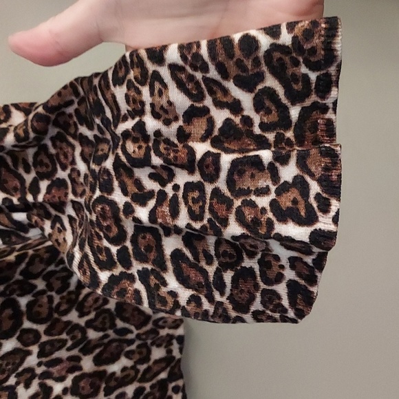 WHBM Leopard Print Long Bell Sleeve Round Neck Pullover Top - Picture 7 of 11